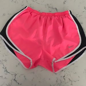 NIKE RUNNING SHORT Size M